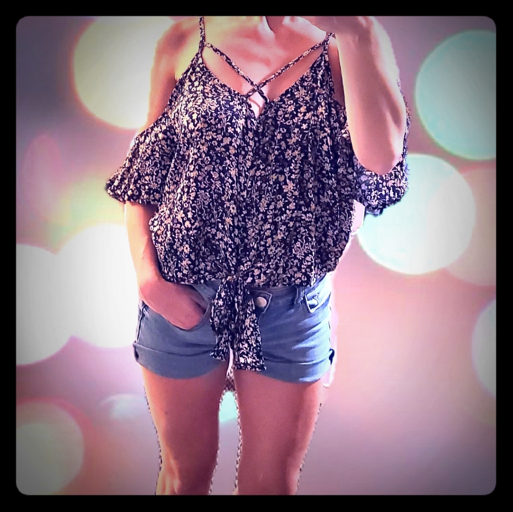 Flowy Floral Blouse w/ front tie